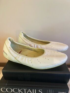 Ecco white leather flats - Sz 39
